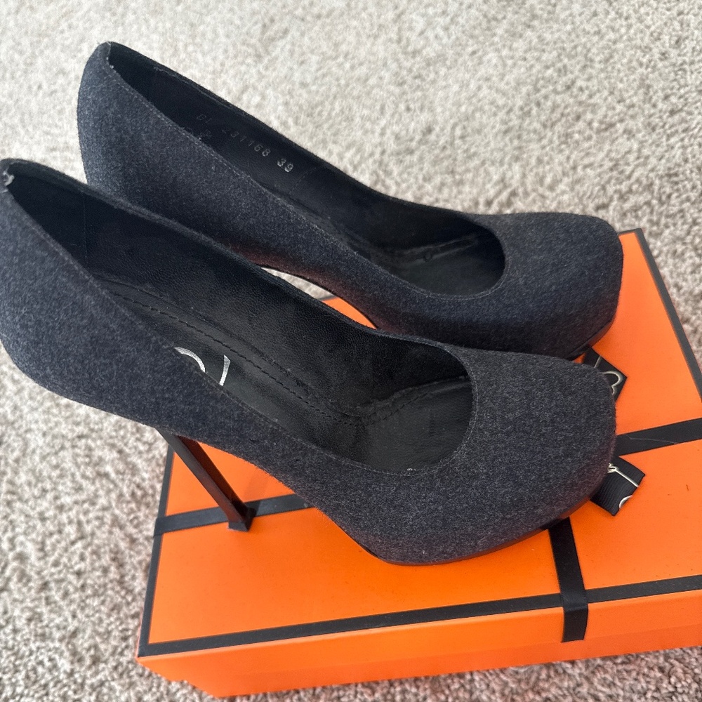 YSL Shoes - Picture 3 of 3